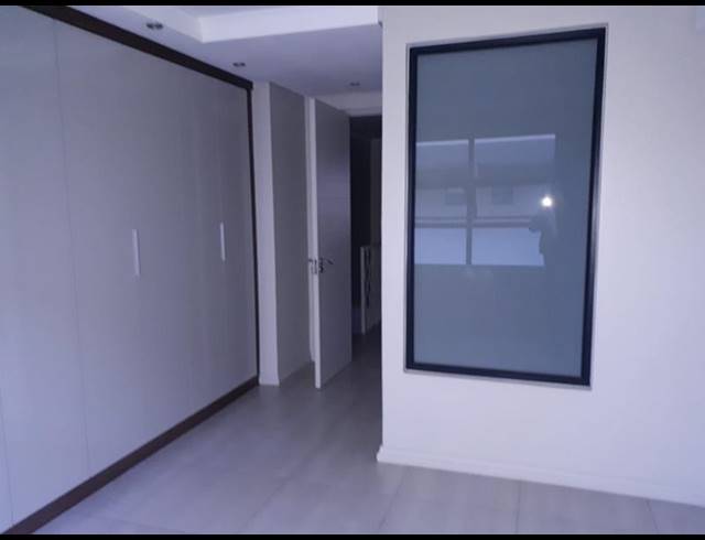 2 BEDROOM PROPERTY TO RENT IN MENLO PARK